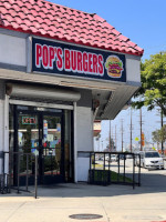 Pop's Burgers outside