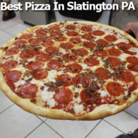 Sal's Pizza Family food