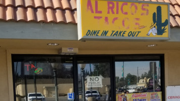 Al's Ricos Tacos outside