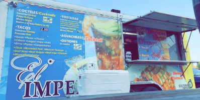 El Imperio Taco Stand outside