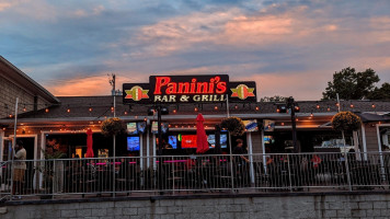 Panini's And Grill Willoughby food