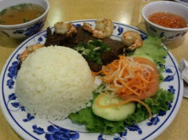 Pho Hoang Express food