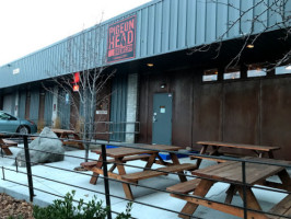 Pigeon Head Brewery outside