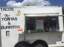 Lila's Tacos, Tortas Burritos food