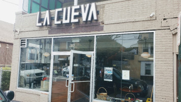 La Cueva outside