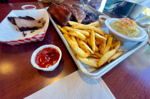 Armadillo Willy's BBQ food