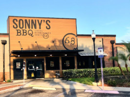 Sonny's Bbq outside