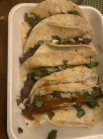 Luna’s Tacos food