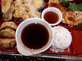 Makimono Sushi Bar & Restaurant- Clarington food