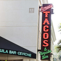 Rocco's Tacos & Tequila Bar - Boca Raton outside
