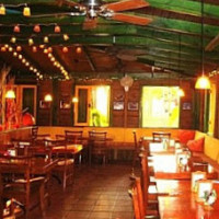 Topper's Restaurant & Bar inside
