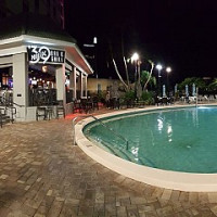 39 Poolside Bar & Grill 