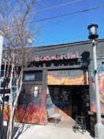 Renos Chop Shop Saloon outside