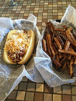 Mutt's Amazing Hot Dogs 