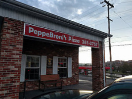 PeppeBroni's Pizza outside