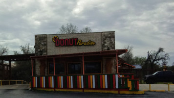 O Doughnut Paradise outside