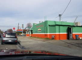 Beto's Tacos outside