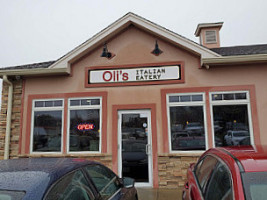 Oli's Eatery outside