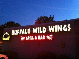 Buffalo Wild Wings Grill & Bar outside