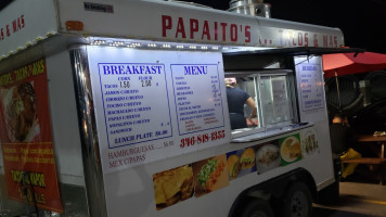 Papaitos Tacos food