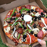 Round Table Pizza food