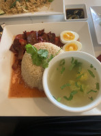 Manee Thai Cuisine food