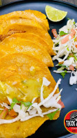Tacos El Chilango Show food