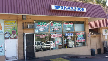 Gualberto's Taco Shop outside