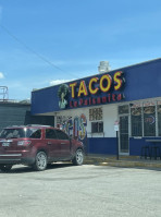 La Paisanita Tacos outside
