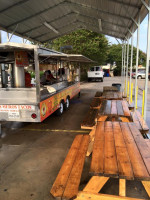 Los Meros Tacos (food Truck) outside