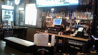 Dantes Gamesday Grille inside