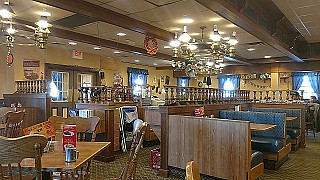 Tee Jaye's Country Place s inside