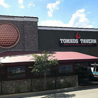 Tomkos Tavern outside