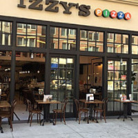 Izzy's Pizzeria inside