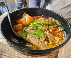 Hoy-ka Thai Noodle House food