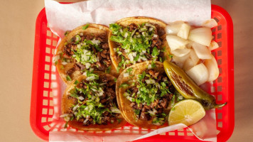 Tacos Los Tres Reyes food