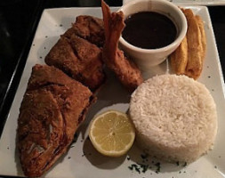 Amigo's Fried Chicken food