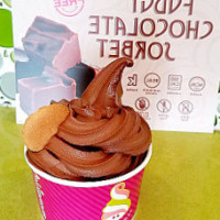 Menchie's Schaumburg Town Square food