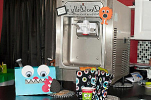 Doodilly's Soft Serve Ice Cream Machine Rental food