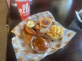 Joella's Hot Chicken Kennesaw food