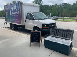 Cabaki's Catering outside