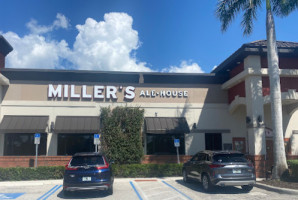 Miller's Ale House Naples outside