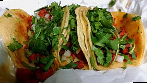 Tacos 2 Amigos food
