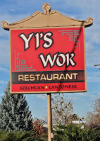 Yi's Wok inside