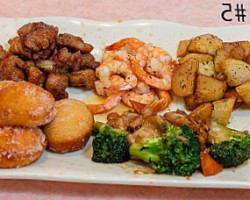 Li's Hot Wok Chinese Buffet food