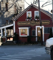 The Mill Fudge Factory outside