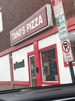 Tano's Pizza outside