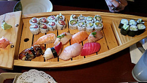 Sushi Lounge food