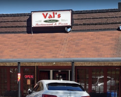 Val's Italian Restaurant outside