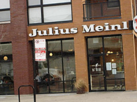 Julius Meinl Coffee House outside